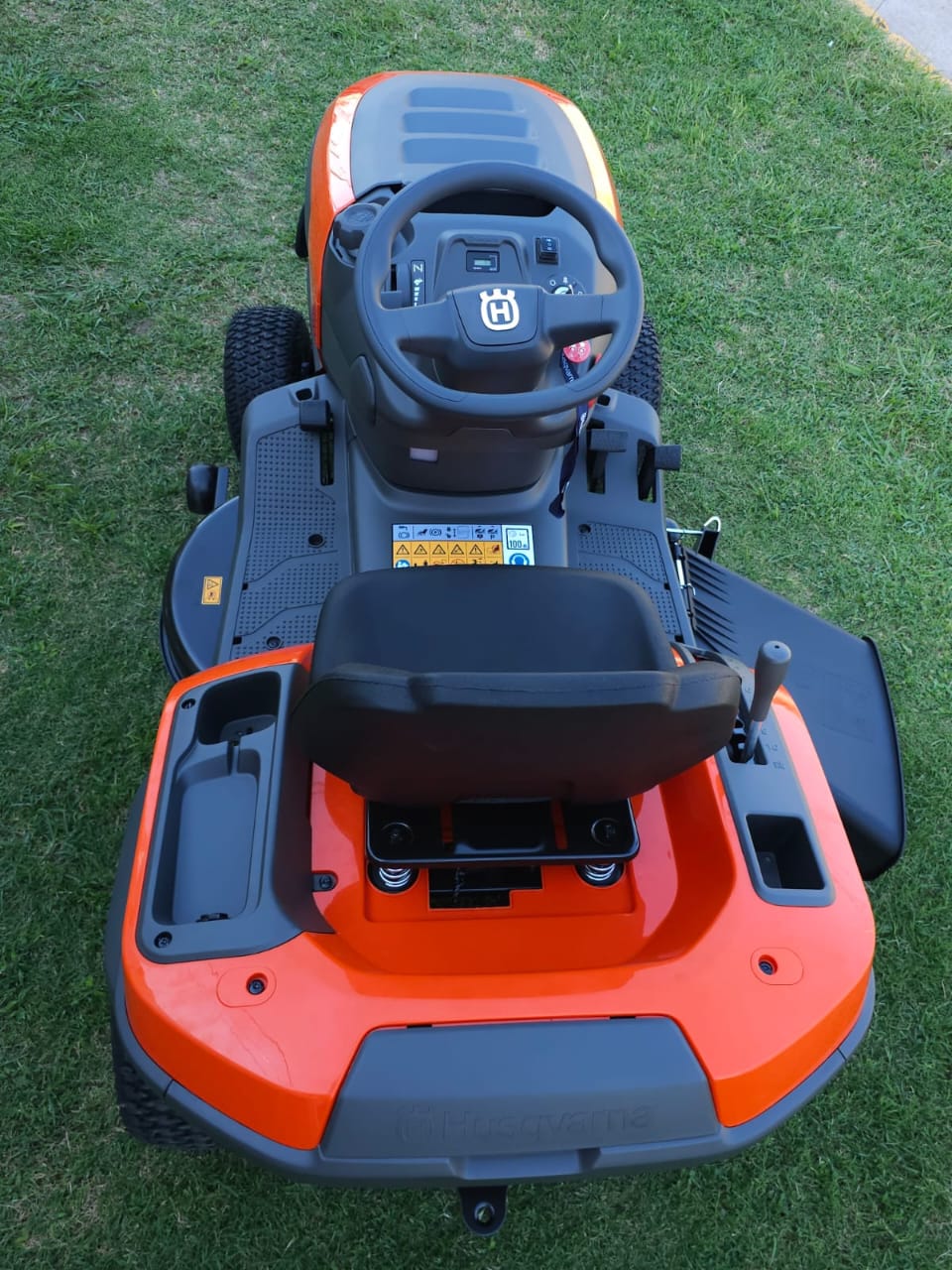 Tractor de cortar pasto-Husqvarna TS 217TM