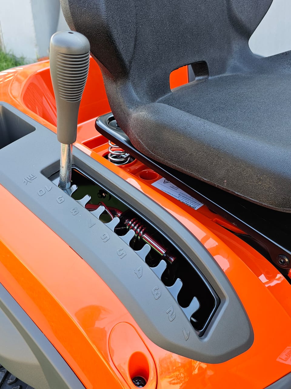 Tractor de cortar pasto-Husqvarna TS 217TM